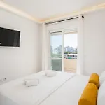 - Marina Banus, Puerto Banus, 2br Modern, Parking & Pool דירה מארבלה