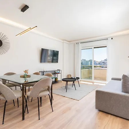 - Marina Banus, Puerto Banus, 2br Modern, Parking & Pool דירה מארבלה