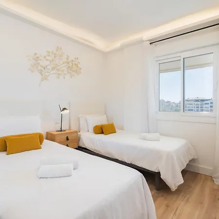 - Marina Banus, Puerto Banus, 2br Modern, Parking & Pool דירה מארבלה