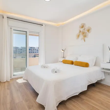 - Marina Banus, Puerto Banus, 2br Modern, Parking & Pool דירה מארבלה