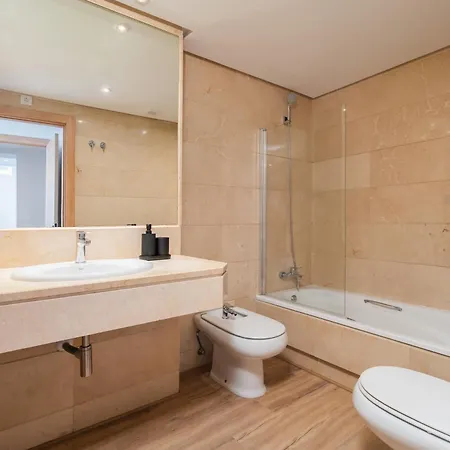- Marina Banus, Puerto Banus, 2br Modern, Parking & Pool Marbella